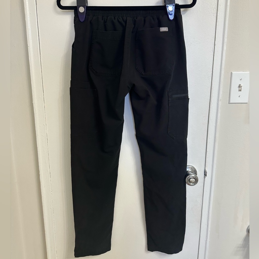 FIGS Scrub Pants - Picture 3 of 4